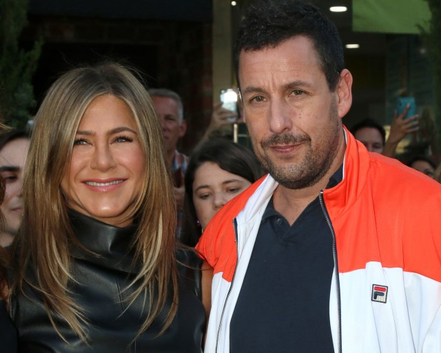 D Enifer Aniston Priznala Da Joj Adam Sendler Na Svaki Maj In Dan Alje