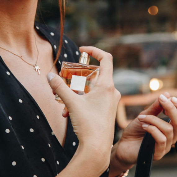 Cena iza mirisa: Razotkrivanje tajni luksuznih parfema