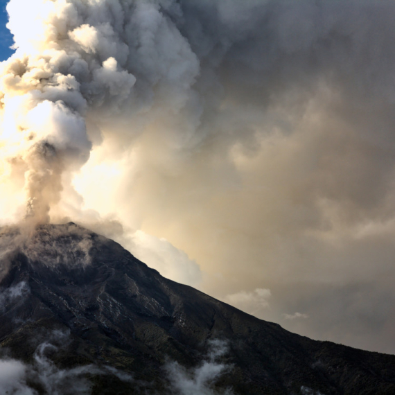 Nova erupcija vulkana Ibu u Indoneziji