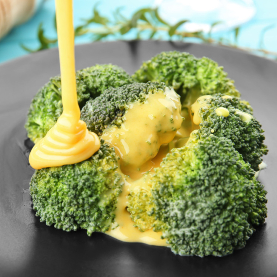 Savršene lepinjice od brokolija i krompira, punjene kačkavaljem! Prave se očas posla, a jedu još brže (VIDEO)