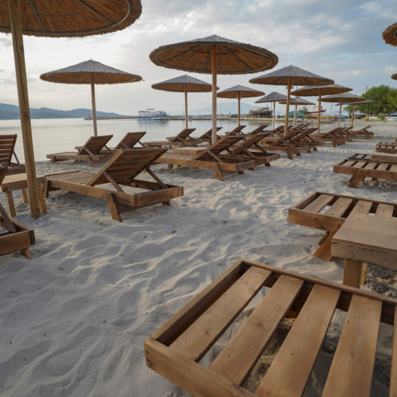 Na plažama nemate gde da spustite peškir od skupih ležaljki: Novo pravilo u Grčkoj menja sve