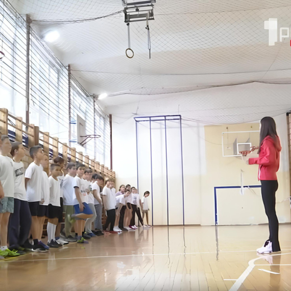 Da li današnja deca znaju ŠTA JE KOZLIĆ, A ŠTA GREDA? Pogledajte kako izgleda jedan čas fizičkog... (VIDEO)