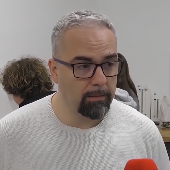 Mladen je među 1000 nominovanih prosvetara proglašen za NAJBOLJEG NASTAVNIKA u Srbiji: Učenici otkrivaju kako je raditi sa njim! (VIDEO)