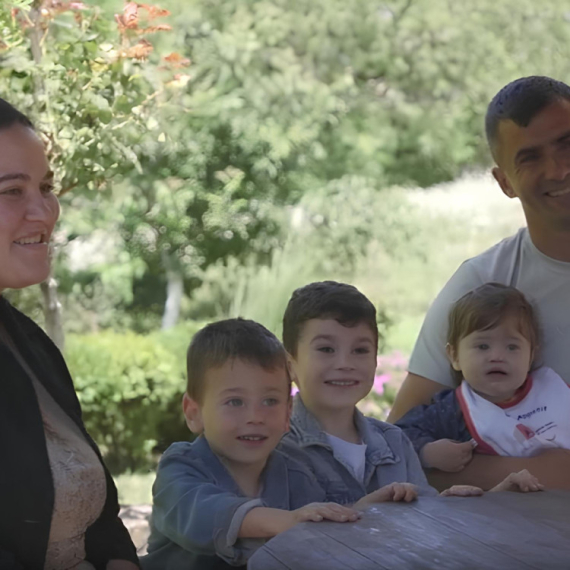 Radna akcija sa Tamarom - Sreda, 23. oktobar - Osmočlana porodica stala je u samo dve spavaće sobe, i zato je Tamara rešila da pomogne!