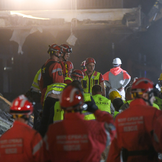 Porastao broj stradalih u tragediji u Novom Sadu; Tužilaštvo: 14 osoba izvučeno iz ruševina