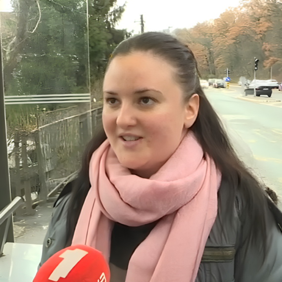 Nesvakidašnji oglas OSVANUO NA ULICAMA Beograda: Ana i Danijel su pravi primer da LJUBAV ne zna za granice! (VIDEO)