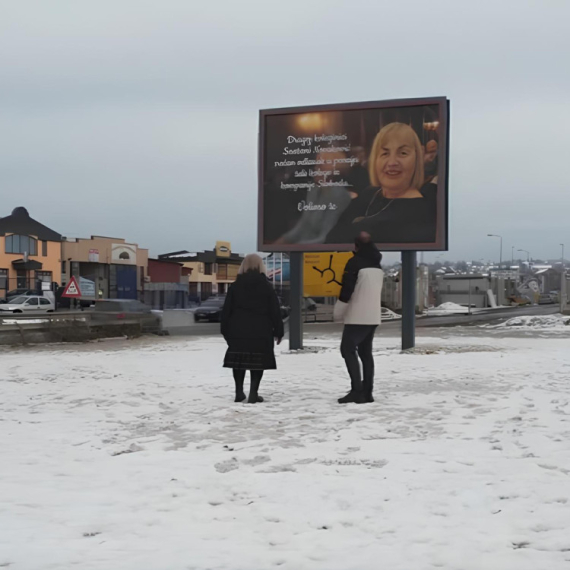 Nesvakidašnji bilbord osvanuo u čačanskom selu: Ovo će pamtiti do kraja života