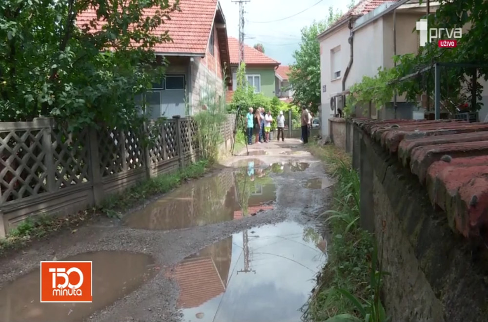 Ova ulica je nekada imala asfalt, a onda…